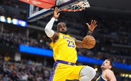 LeBron James chấn thương ngay thời điểm nhạy cảm, Los Angeles Lakers có nên lo lắng trước NBA Playoffs?