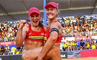 Nhà vô địch bóng chuyền bãi biển Olympic gục ngã trong trận chung kết Pro Beach Tour