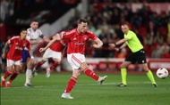 VAR lại gây tranh cãi giúp Nottingham giành chiến thắng ở bán kết Europa League