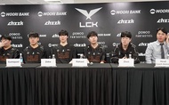 Dàn sao Hanwha Life Esports ấn tượng với bầu không khí cuồng nhiệt tại Việt Nam