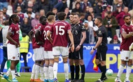 VAR lẽ ra phải cho West Ham hưởng phạt đền trong bàn thắng vào lưới Arsenal bị từ chối