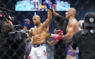 Ciryl Gane nghiền nát Alex Pereira, thâu tóm đai hạng nặng tạm thời sau sự kiện UFC Nhà Trắng