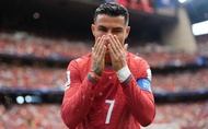 HLV Martinez nói gì về việc Ronaldo nhanh chóng tiến vào phòng thay đồ sau trận?