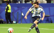 VIDEO Khoảnh khắc Messi... sút trượt penalty và đi vào lịch sử