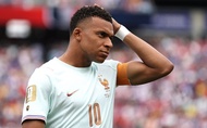 Mbappe đóng vai "vua kiến tạo" nhưng bỏ lỡ cơ hội bắt kịp Messi