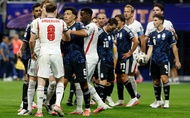 Argentina và Anh tạo màn đấu trí rực lửa với hàng loạt pha va chạm