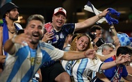 Người hâm mộ Argentina vật lộn với hành trình 1.400 km đến New York cổ vũ đội nhà đá chung kết