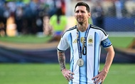 Những giọt nước mắt xúc động của Messi trước người hâm mộ Argentina