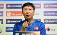 HLV Kim Sang Sik: "Tuyển Việt Nam có lợi thế hơn Singapore"
