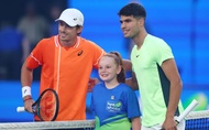 'Cứ đối mặt thôi': Alcaraz và De Minaur sẵn sàng cho cái nóng 45 độ C ở giải quần vợt Úc mở rộng