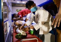 Ngô Hoàng Thịnh lên xe cứu thương, ăn năn xin lỗi Hùng Dũng