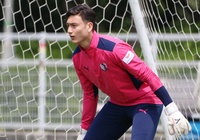 Đặng Văn Lâm làm khán giả ở cuộc đối đầu với CLB của cựu sao Barca