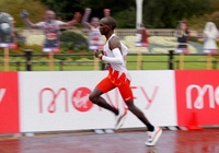 “Vua marathon” Eliud Kipchoge bị hạ bệ tại London Marathon 2020