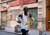 “Mọt sách” Joshua Cheptegei tham vọng xô đổ kỷ lục thế giới 10.000m của Kenenisa Bekele