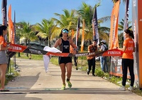 Hai tuyển thủ đăng quang tại giải triathlon ở Tuần Châu