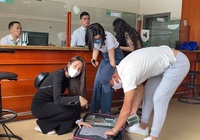 Công Vinh cùng Thuỷ Tiên rút cả vali tiền đi cứu trợ đồng bào miền Trung