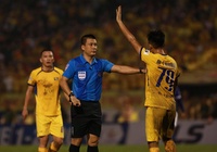 HLV Nam Định khen ngợi trọng tài sau khi trụ hạng V.League 2020