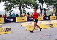 Chàng trai “đi bộ dẻo như bún” gần 10km, hoàn thành marathon dưới 4 giờ