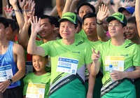 Bí thư Tỉnh ủy - Chủ tịch tỉnh Hậu Giang hoàn thành Mekong Delta Marathon cùng hơn 7000 VĐV