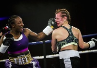 Claressa Shields: “Bắt đầu với MMA, nhưng tôi chưa từ bỏ quyền Anh”