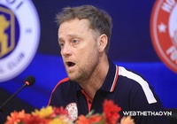 Tân HLV CLB TP HCM lo ngại mặt sân V.League kém chất lượng
