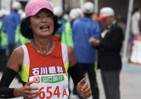 “Bà cô Nhật” 62 tuổi chạy marathon 2 giờ 52 phút, phá kỷ lục thế giới nhóm tuổi trên 60