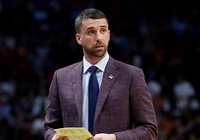 Con trai huyền thoại NBA trở thành HLV đầu tiên mất việc mùa 2020/21