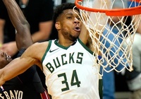 Giannis Antetokounmpo có Triple-Double đầu tiên tại Playoffs, Bucks trả nợ Heat sòng phẳng