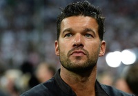 "Chuyên gia đến sau" Michael Ballack sợ Đức không đủ lực chống Anh