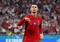 Cristiano Ronaldo kiếm 37 tỷ cho mỗi bài đăng trên Instagram, Messi ở đâu?