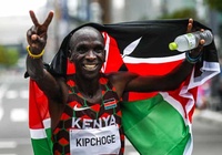 Một cuộc đua Marathon của Eliud Kipchoge nhanh như thế nào?