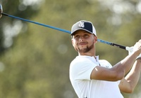 Steph Curry làm BLV ở giải golf đồng đội lớn nhất thế giới