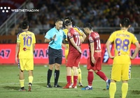 VAR vẫn cách xa...V.League