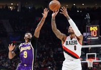 Lillard tìm lại chính mình, đè bẹp LA Lakers khi Davis đau bụng