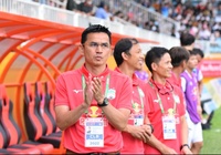 Thắng Đà Nẵng, HLV Kiatisuk khuyên cầu thủ HAGL không nên phản ứng trọng tài