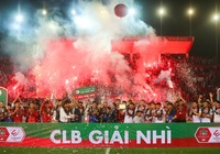 CLB Hải Phòng và Nam Định bị phạt nặng vì CĐV đốt pháo sáng