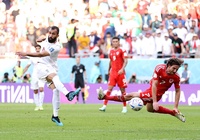 Xứ Wales “giúp” Iran tạo nên bàn thắng muộn nhất lịch sử World Cup