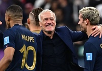 HLV Deschamps lập kỳ tích ở World Cup khi đưa Pháp vào chung kết 