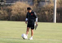 Phút ngẫu hứng của trợ lý Lee Young Jin với trái bóng chính thức AFF Cup 2022