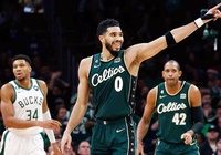 Jayson Tatum rực sáng trước Milwaukee Bucks, Boston Celtics chiếm ngôi đầu BXH miền Đông