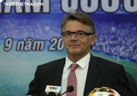 Ngồi “ghế nóng” tuyển Việt Nam thay HLV Park Hang Seo, ông Troussier thực tế được trả lương bao nhiêu?