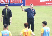 HLV Philippe Troussier bất ngờ thay đổi kế hoạch tập luyện của U23 Việt Nam