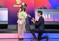 Màn cầu hôn ngọt ngào của cặp đôi Văn Tùng - Mai Dora ở chung kết VCS 2023