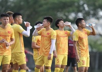 U22 Việt Nam “bở hơi tai” dưới nắng nóng 40 độ C ở buổi tập đầu tại Campuchia