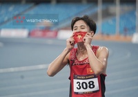 Nguyễn Trung Cường nghẹn ngào với tấm HCV, cảm ơn người vợ đã cùng anh vượt qua khó khăn