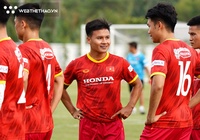 HLV Troussier sắp giải thoát Quang Hải, Công Phượng khỏi phận làm… khán giả