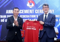 Tân GĐKT Takeshi hỗ trợ đắc lực cho HLV Troussier, đưa bóng đá Việt Nam dự World Cup