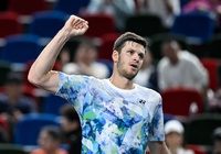 Rublev "tự hủy", Hubert Hurkacz vô địch Thượng Hải Masters 2023