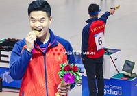 Xạ thủ Phạm Quang Huy nhận thưởng trước khi dự giải vô địch châu Á tìm suất dự Olympic 2024