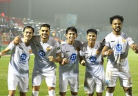 Văn Toàn vừa ghi bàn vừa kiến tạo, Nam Định xây chắc ngôi đầu bảng V.League